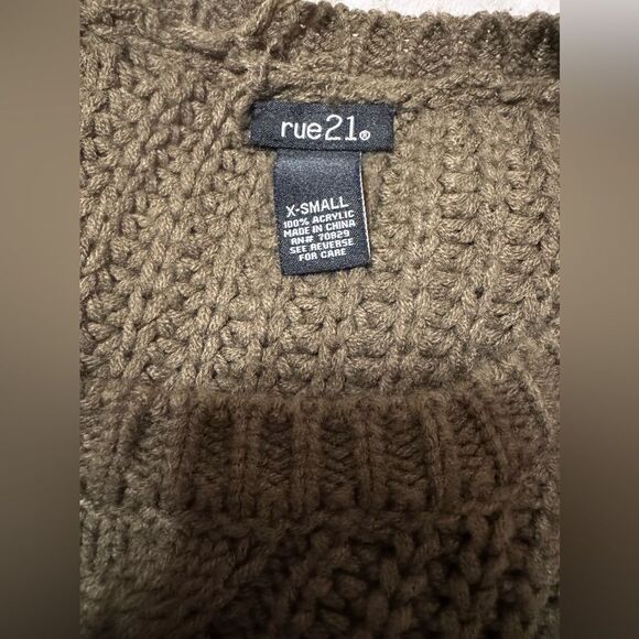 Rue21 Olive Green Cropped Cable Knit Sweater – XS/Small - Picture 3 of 3